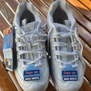 Sketchers Shape Ups NWT size 9w . White sneakers.